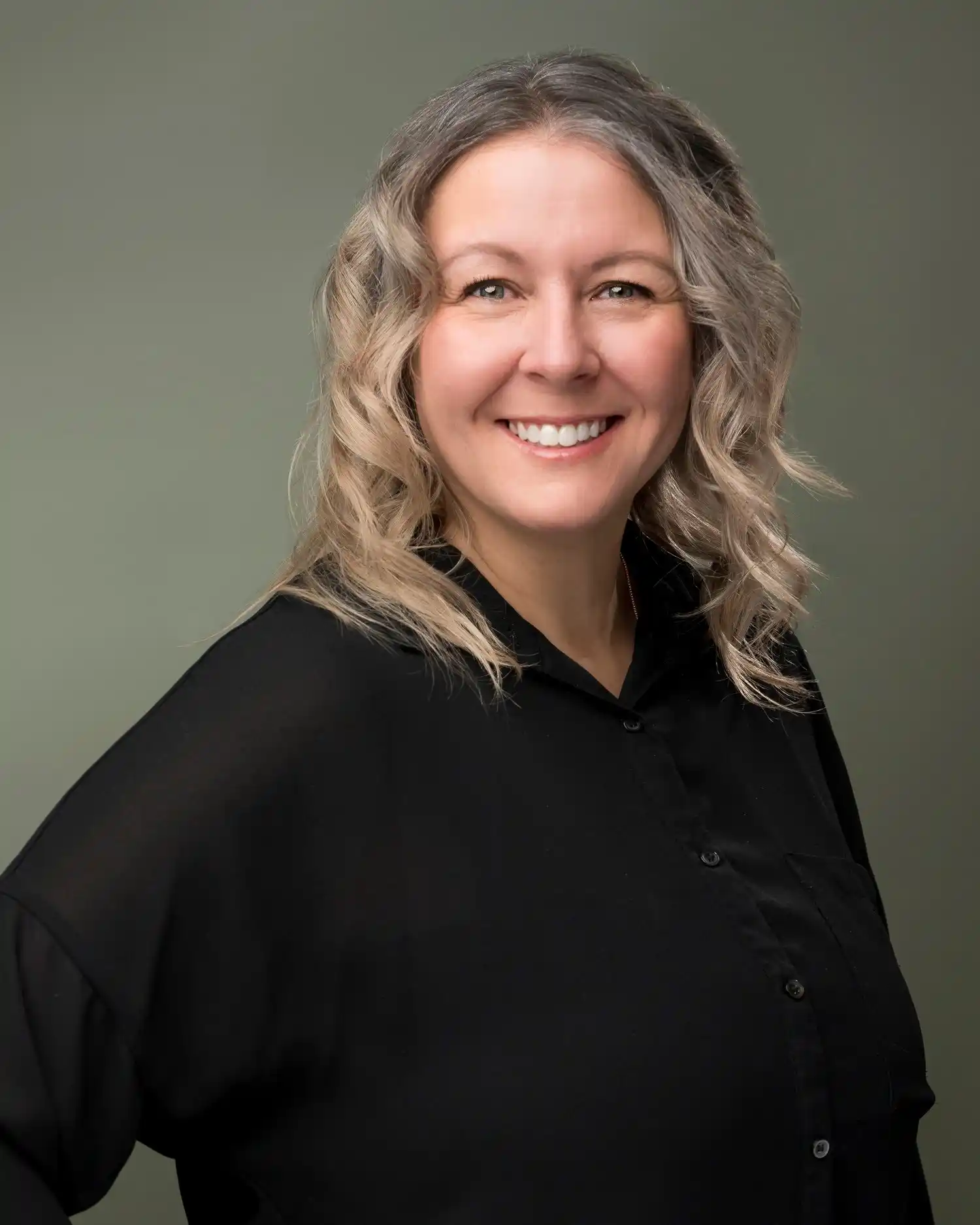 Melissa – Front Desk